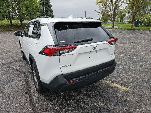 Used 2023 Toyota RAV4 XLE AWD/4WD image 3