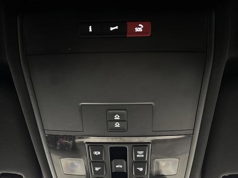 Used 2021 Volkswagen Atlas Cross Sport SE w/ Panoramic Sunroof Package image 25