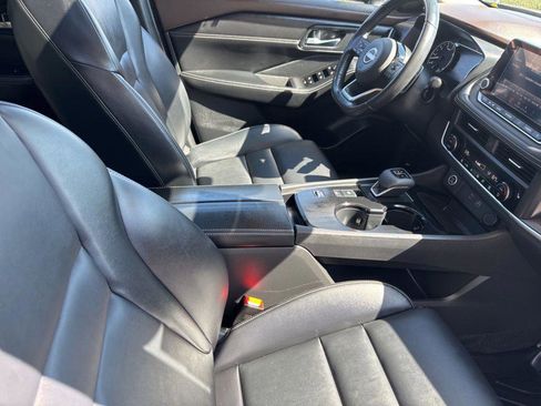 Used 2023 Nissan Rogue SV w/ SV Premium B Package image 32