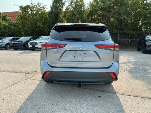 Used 2023 Toyota Highlander XLE FWD image 4