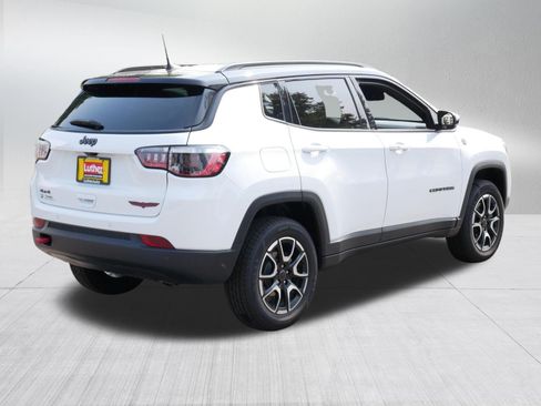 Used 2025 Jeep Compass Trailhawk AWD/4WD image 7