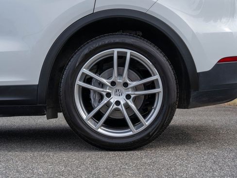 Certified 2023 Porsche Cayenne Platinum Edition AWD/4WD image 13