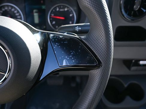 Used 2025 Mercedes-Benz Sprinter 2500 image 10