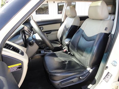 Used 2013 Kia Soul ! w/ Premium Pkg image 10