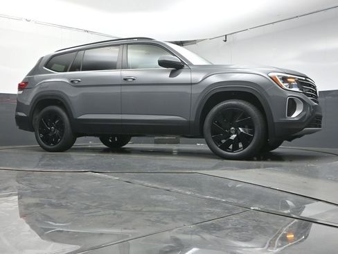 New 2026 Volkswagen Atlas SE FWD image 32