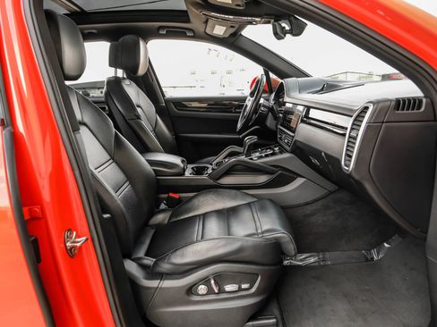 Used 2021 Porsche Cayenne image 35