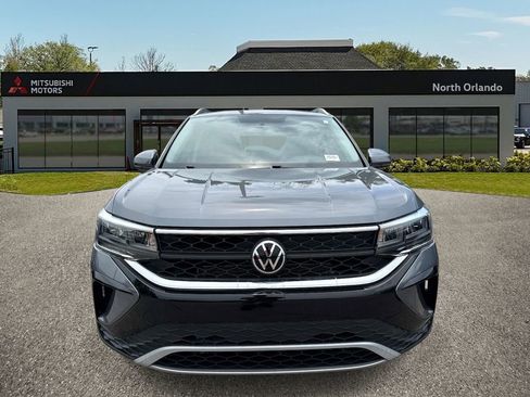 Used 2022 Volkswagen Taos SE w/ Panoramic Sunroof Package FWD image 8