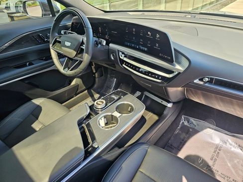 Certified 2024 Cadillac Lyriq Luxury AWD/4WD image 10
