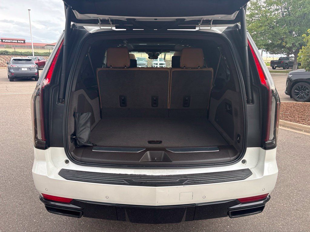 Used 2021 Cadillac Escalade ESV Sport AWD/4WD image 23