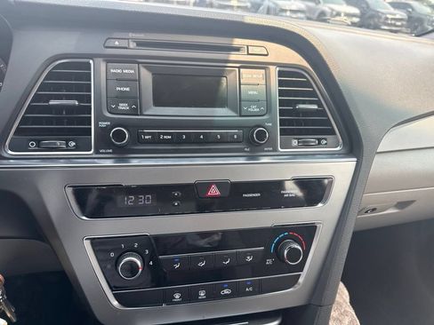 Used 2017 Hyundai Sonata SE FWD image 3