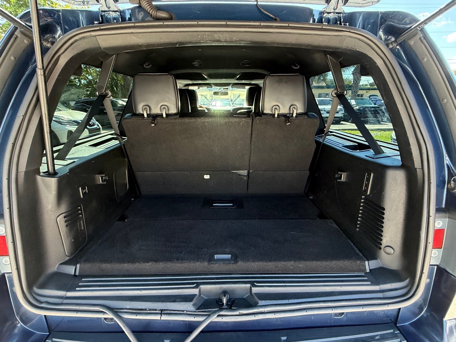 Used 2017 Lincoln Navigator L Select RWD image 15