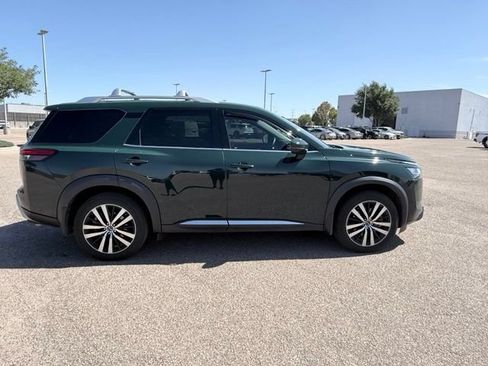Used 2023 Nissan Pathfinder Platinum FWD image 5