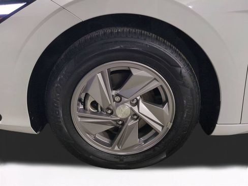 Used 2025 Hyundai Elantra SE FWD image 11