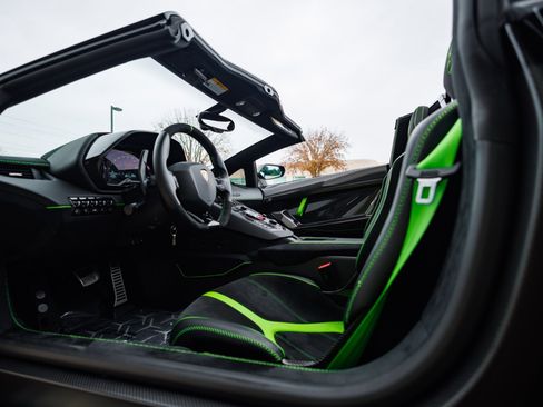 Used 2021 Lamborghini Aventador SVJ image 51