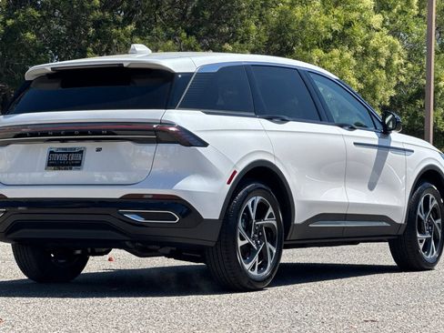 New 2026 Lincoln Nautilus Premier AWD/4WD image 4