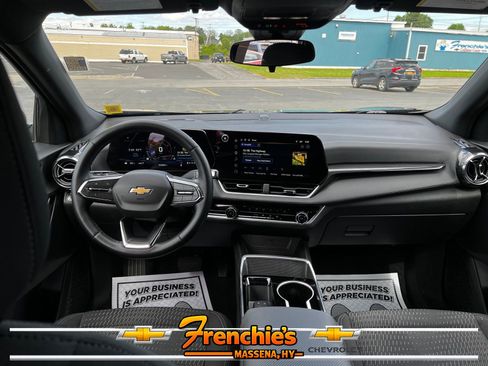 Used 2025 Chevrolet Equinox LT AWD/4WD image 9