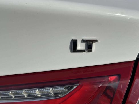 Used 2022 Chevrolet Malibu LT w/ Leather Package image 14