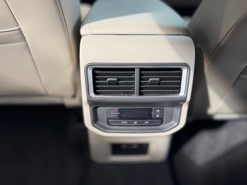 Used 2024 Volkswagen Atlas SE image 53