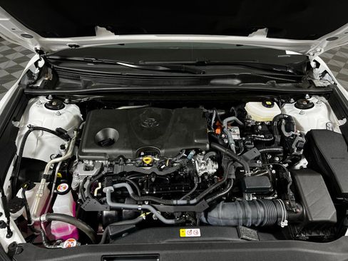 Used 2025 Toyota Camry LE image 9