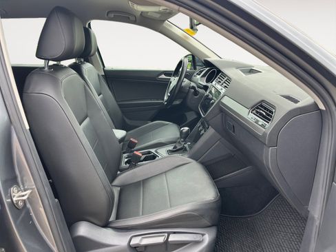 Used 2018 Volkswagen Tiguan SE FWD image 16