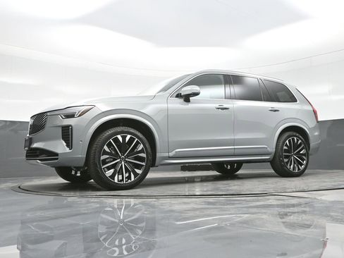 New 2026 Volvo XC90 B5 Plus w/ Protection Package image 11