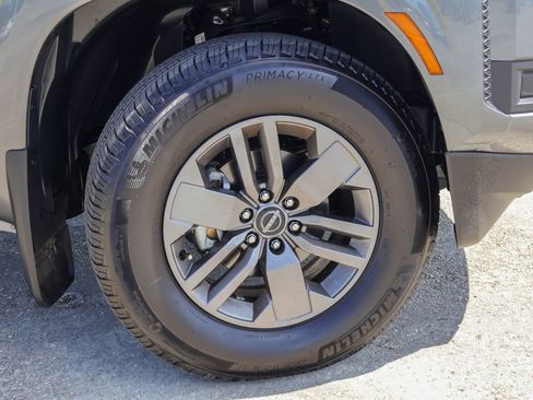 Used 2025 Nissan Frontier SV RWD image 25