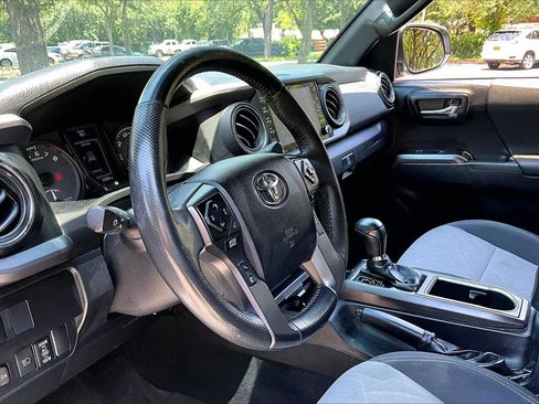 Used 2021 Toyota Tacoma TRD Off-Road AWD/4WD image 13