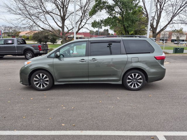 Used 2019 Toyota Sienna XLE Premium AWD/4WD image 8