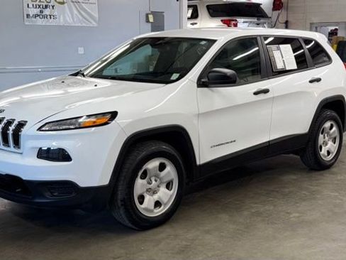 Used 2017 Jeep Cherokee Sport AWD/4WD image 2