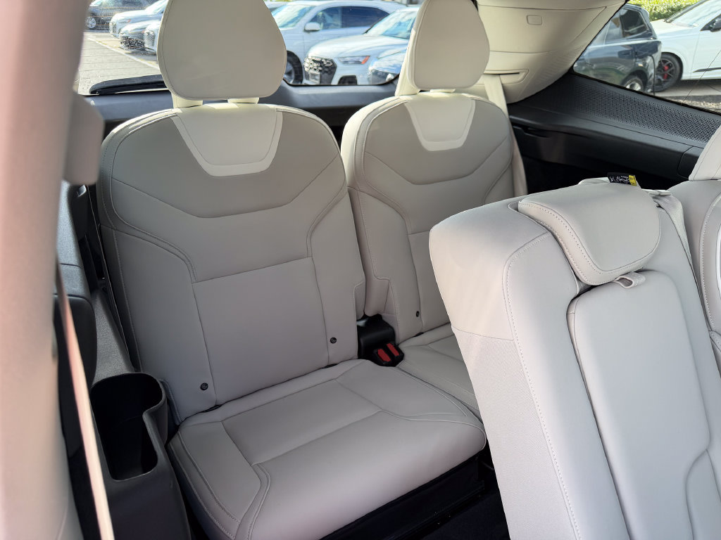 Certified 2025 Volvo EX90 Plus AWD/4WD image 19