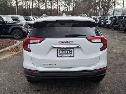 Used 2022 GMC Terrain SLE w/ Driver Convenience Package image 6