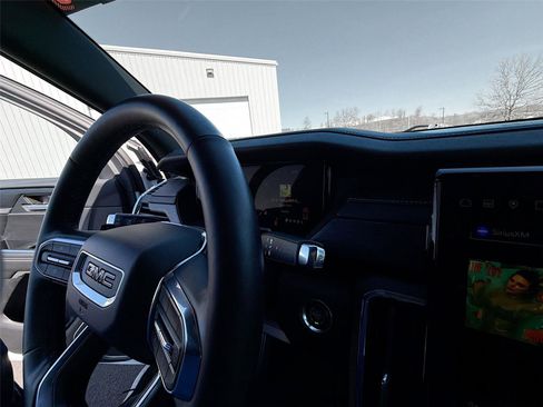 Used 2024 GMC Acadia Elevation image 17