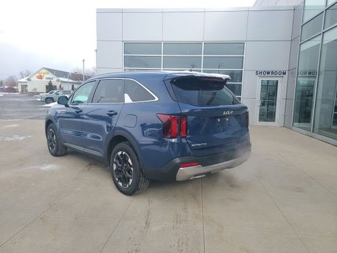 Used 2024 Kia Sorento S w/ Panoramic Sunroof Package image 5