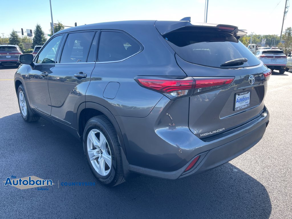 Used 2021 Toyota Highlander LE AWD/4WD image 3