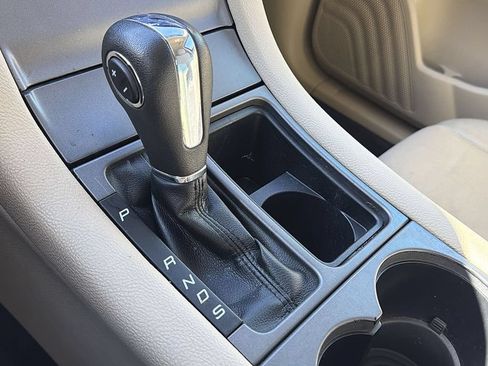 Used 2019 Ford Taurus SE FWD image 25