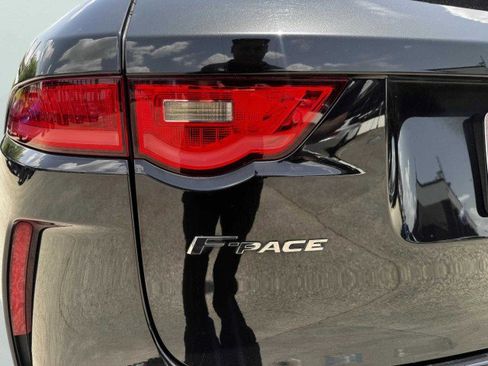 Used 2019 Jaguar F-PACE SVR image 13