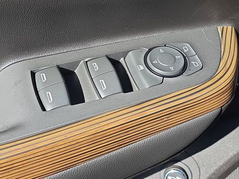 Used 2023 GMC Acadia SLE w/ Driver Convenience Package image 31