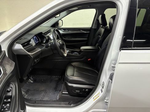 Used 2022 Jeep Grand Cherokee L Limited image 3