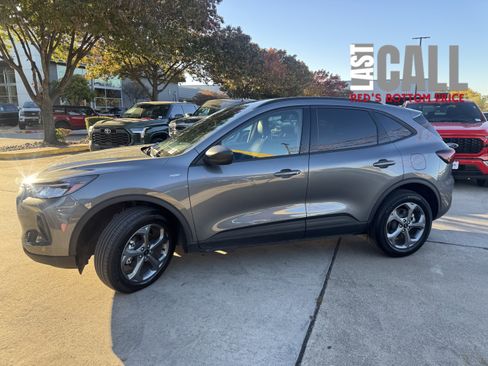 Certified 2025 Ford Escape ST-Line image 10