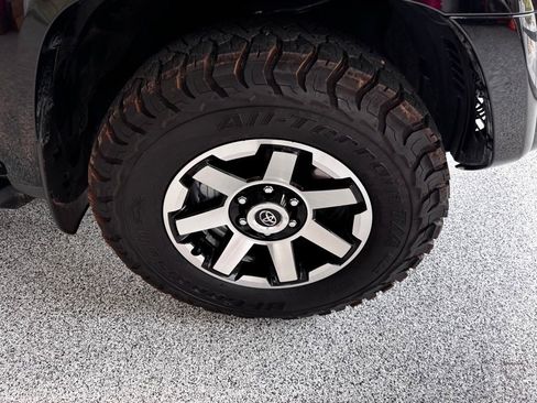 Certified 2024 Toyota 4Runner TRD Off-Road Premium w/ Moonroof Package AWD/4WD image 18