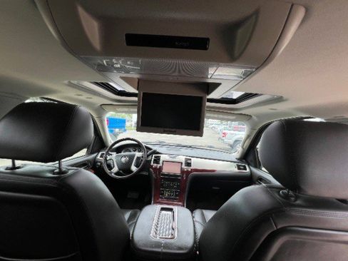 Used 2014 Cadillac Escalade ESV Luxury RWD image 27