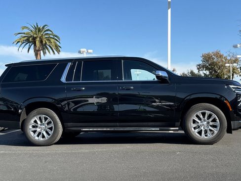 Used 2025 Chevrolet Suburban Premier image 4