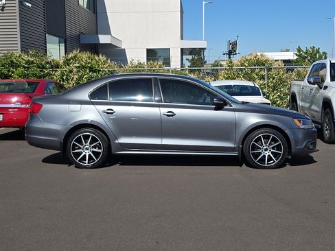 Used 2012 Volkswagen Jetta TDI FWD image 3