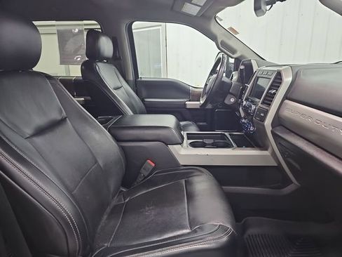 Used 2019 Ford F350 Lariat w/ Chrome Package image 28