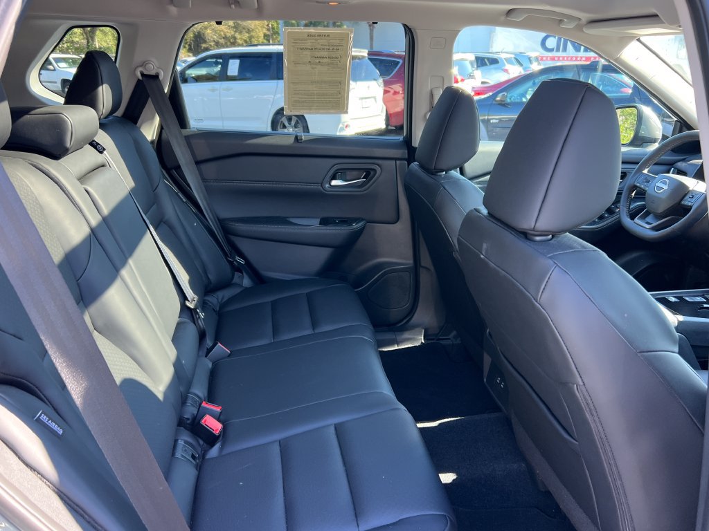 Used 2026 Nissan Rogue SV w/ SV Premium Package FWD image 14