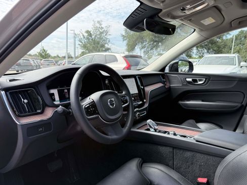 Certified 2024 Volvo XC60 B5 Ultimate w/ Protection Package Premier AWD/4WD image 10