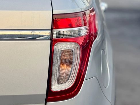 Used 2013 Ford Explorer XLT image 5