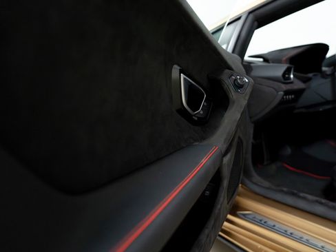 Used 2023 Lamborghini Huracan Tecnica image 31