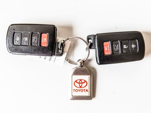 Used 2019 Toyota Highlander XLE AWD/4WD image 38