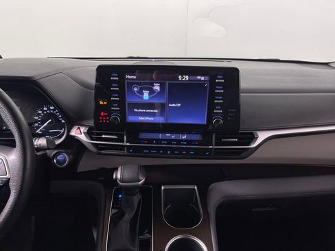 Certified 2023 Toyota Sienna XLE image 15